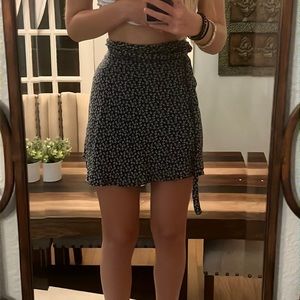 Brandy Melville One Size tie skirt.